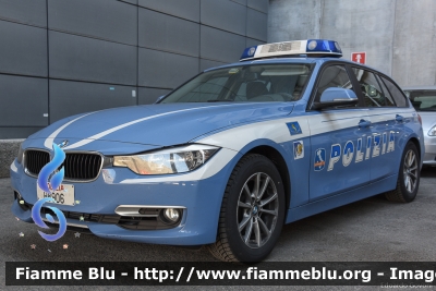 Bmw 320 F31 Touring
Polizia di Stato
Polizia Stradale in servizio sulla rete autostradale di Autostrade per l'Italia
Autovettura allestita Marazzi
Decorazione Grafica Artlantis
POLIZIA H8906
Parole chiave: Bmw 320_F31_Touring POLIZIAH8906 Motor_Show_2017