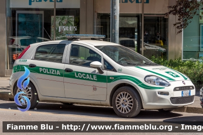 Fiat Punto VI serie
Polizia Locale
Comune di Milano
Allestimento Focaccia
Numero Automezzo: 1005
POLIZIA LOCALE YA 660 AB
Parole chiave: Fiat Punto_VIserie POLIZIALOCALEYA660AB