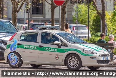 Fiat Punto VI serie
Polizia Locale
Comune di Milano
Allestimento Focaccia
Numero Automezzo: 1026
POLIZIA LOCALE YA 698 AB
Parole chiave: Fiat Punto_VIserie POLIZIALOCALEYA698AB