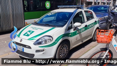 Fiat Punto VI serie
Polizia Locale
Comune di Milano
Allestimento Focaccia
Numero Automezzo: 1036
POLIZIA LOCALE YA 705 AB
Parole chiave: Fiat Punto_VIserie POLIZIALOCALEYA705AB