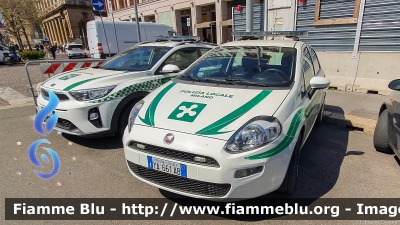 Fiat Punto VI serie
Polizia Locale
Comune di Milano
Allestimento Focaccia
Numero Automezzo: 1004
POLIZIA LOCALE YA 661 AB
Parole chiave: Fiat Punto_VIserie POLIZIALOCALEYA661AB