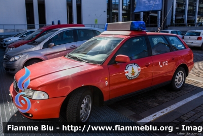 Audi A4 Avant II serie
Vigili del Fuoco
Corpo Permanente di Bolzano
Berufsfeuerwehr Bozen
-Autocomando-
VF 009 BZ
Parole chiave: Audi A4_Avant_IIserie VF009BZ