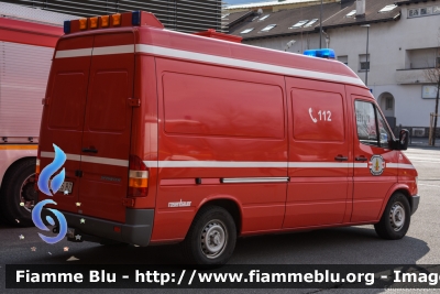 Mercedes-Benz Sprinter I serie
Vigili del Fuoco
Corpo Permanente di Bolzano
Berufsfeuerwehr Bozen
Sommozzatori
VF 025 BZ
Parole chiave: Mercedes-Benz Sprinter_Iserie VF025BZ