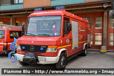 Mercedes-Benz Vario 812D
Vigili del Fuoco
Corpo Permanente di Bolzano
Berufsfeuerwehr Bozen
Sommozzatori
VF 028 BZ
Parole chiave: Mercedes-Benz Vario_812D VF028BZ