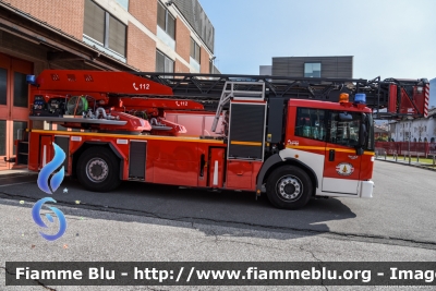 Mercedes-Benz Econic 1830 III serie
Vigili del Fuoco
Corpo Permanente di Bolzano
Berufsfeuerwehr Bozen
AutoScala da 32 metri allestimento Metz
VF 060 BZ
Parole chiave: Mercedes-Benz Econic_1830_IIIserie VF060BZ