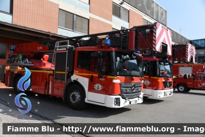 Mercedes-Benz Econic 1830 III serie
Vigili del Fuoco
Corpo Permanente di Bolzano
Berufsfeuerwehr Bozen
AutoScala da 32 metri allestimento Metz
VF 060 BZ
Parole chiave: Mercedes-Benz Econic_1830_IIIserie VF060BZ