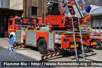 Iveco 140-25
Vigili del Fuoco
Corpo Permanente di Bolzano
Berufsfeuerwehr Bozen
AutoScala da 30 metri allestimento Magirus
VF 063 BZ
Parole chiave: Iveco 140-25 VF063BNBZ