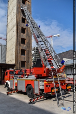 Iveco 140-25
Vigili del Fuoco
Corpo Permanente di Bolzano
Berufsfeuerwehr Bozen
AutoScala da 30 metri allestimento Magirus
VF 063 BZ
Parole chiave: Iveco 140-25 VF063BNBZ