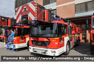 Mercedes-Benz Econic II serie
Vigili del Fuoco
Corpo Permanente di Bolzano
Berufsfeuerwehr Bozen
AutoScala da 32 metri allestimento Metz
VF 064 BZ
Parole chiave: Mercedes-Benz Econic_IIserie VF064BZ