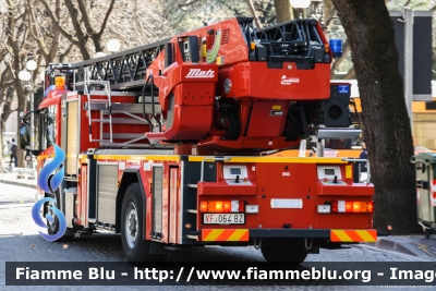 Mercedes-Benz Econic II serie
Vigili del Fuoco
Corpo Permanente di Bolzano
Berufsfeuerwehr Bozen
AutoScala da 32 metri allestimento Metz
VF 064 BZ
Parole chiave: Mercedes-Benz Econic_IIserie VF064BZ