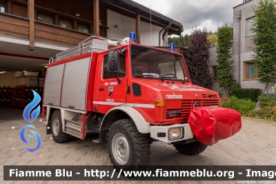 Mercedes-Benz Unimog U1300L
Vigili del Fuoco
Unione Distrettuale Bassa Val Pusteria
Corpo Volontario di Perca (BZ)
Freiwillige Feuerwehr Percha
Allestito Rosenbauer
VF 09V BZ
Parole chiave: Mercedes-Benz Unimog_U1300L VF09VBZ