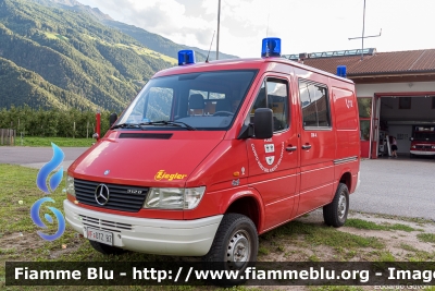 Mercedes-Benz Sprinter 4x4 I serie
Vigili del Fuoco
Unione Distrettuale di Merano
Corpo Volontario di Plaus (BZ)
Bezirksverband Meran
Freiwillige Feuerwehr Plaus
Allestimento Ziegler
VF 0TZ BZ
Parole chiave: Mercedes-Benz Sprinter_4x4_Iserie VF0TZBZ