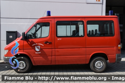 Mercedes-Benz Sprinter I serie
Vigili del Fuoco
Unione Distrettuale di Bolzano
Corpo Volontario di San Genesio Atesino(BZ)
Freiwillige Feuerwehr Jenesien
VF 0VC BZ
Parole chiave: Mercedes-Benz Sprinter_Iserie VF0VCBZ Civil_Protect_2018