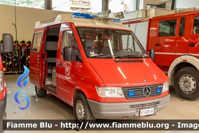 Mercedes-Benz Sprinter 4x4 I serie
Vigili del Fuoco
Unione Distrettuale Alta Val Venosta
Corpo Volontario di Sluderno (BZ)
Freiwillige Feuerwehr Schluderns
VF 0ZB BZ
Parole chiave: Mercedes-Benz Sprinter_4x4_Iserie VF0ZBBZ