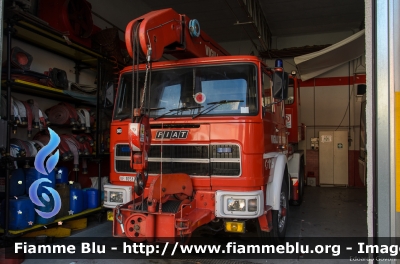 Fiat 697NP
Vigili del Fuoco
Comando Provinciale di Milano
Distaccamento di Carate Brianza MB
AutoGru da 20 ton allestimento Cristanini
VF 10519
Parole chiave: Fiat 697NP VF10519