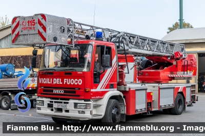 Iveco EuroFire 150E27 I serie
Vigili del Fuoco
Comando Provinciale di Lucca
AutoScala da 32 metri allestimento Iveco-Magirus
VF 19429
Parole chiave: Iveco EuroFire_150E27_Iserie VF19429