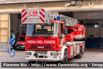 Iveco EuroFire 150E27 I serie
Vigili del Fuoco
Comando Provinciale di Lucca
AutoScala da 32 metri allestimento Iveco-Magirus
VF 19429
Parole chiave: Iveco EuroFire_150E27_Iserie VF19429