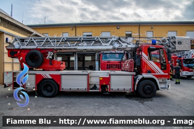 Iveco EuroFire 150E27 I serie
Vigili del Fuoco
Comando Provinciale di Lucca
AutoScala da 32 metri allestimento Iveco-Magirus
VF 19429
Parole chiave: Iveco EuroFire_150E27_Iserie VF19429