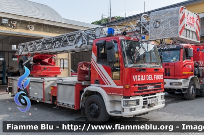 Iveco EuroFire 150E27 I serie
Vigili del Fuoco
Comando Provinciale di Lucca
AutoScala da 32 metri allestimento Iveco-Magirus
VF 19429
Parole chiave: Iveco EuroFire_150E27_Iserie VF19429