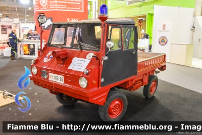 Steyr-Puch Haflinger
Vigili del Fuoco
Unione Distrettuale Merano - Bezirksverband Meran
Corpo Volontario di Marlengo - Freiwillige Feuerwehr Marling (BZ)
VF 1XBBZ
Parole chiave: Steyr-Puch Haflinger VF1XBBZ