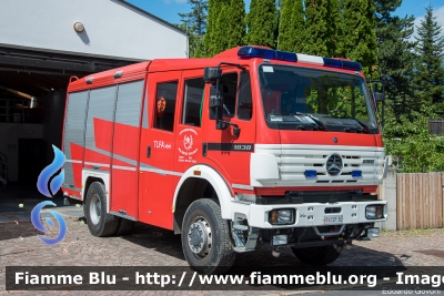 Mercedes-Benz 1838
Vigili del Fuoco
Unione Distrettuale Alta Val Venosta
Bezirksverband Obervinschgau
Veicolo ospitato dal corpo di Prato allo Stelvio (BZ)
Allestito Lohr
VF 1ZF BZ
Parole chiave: Mercedes-Benz 1838 VF1ZFBZ