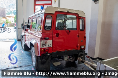 Land-Rover Defender 90
Vigili del Fuoco
Unione Distrettuale Alta Val Venosta
Corpo Volontario di Prato allo Stelvio (BZ)
Freiwillige Feuerwehr Prad am Stilfserjoch
VF 1ZN BZ
Parole chiave: Land-Rover Defender_90 VF1ZNBZ