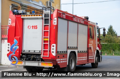 Iveco Stralis AF190S40 I serie
Vigili del Fuoco
Comando Provinciale di Lucca
AutoPompaSerbatoio allestimento Iveco-Magirus
VF 23647
Parole chiave: Iveco Stralis_AF190S40_Iserie VF23647