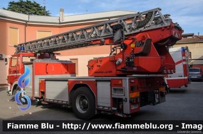 Iveco 140-25
Vigili del Fuoco
Comando Provinciale di Monza
Distaccamento Volontario di Carate Brianza MB
Autoscala di provenienza tedesca ricondizionata Fortini
VF 26965
Parole chiave: Iveco 140-25 VF26965