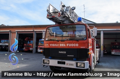 Iveco 140-25
Vigili del Fuoco
Comando Provinciale di Monza
Distaccamento Volontario di Carate Brianza MB
Autoscala di provenienza tedesca ricondizionata Fortini
VF 26965
Parole chiave: Iveco 140-25 VF26965