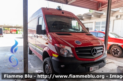 Mercedes-Benz Sprinter 4x4 III serie restyle
Vigili del Fuoco
Comando provinciale di Lucca
Servizio Telecomunicazioni
Centro TLC Toscana
VF 27800
Parole chiave: Mercedes-Benz Sprinter_4x4_IIIserie_restyle VF27800