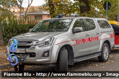 Isuzu D-Max II serie restyle
Vigili del Fuoco
Comando Provinciale di Livorno
Nucleo Soccorso Subacqueo Acquatico
VF 30588
Parole chiave: Isuzu D-Max_IIserie_restyle VF30588 EsercitazioneNSSAPisa2022