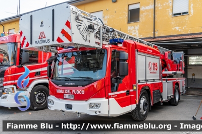 Iveco EuroCargo 160E32 IV serie Low Liner
Vigili del Fuoco
Comando Provinciale di Lucca
AutoScala articolata M32L-AS da 32 metri
Allestimento Magirus
VF 33126
Parole chiave: Iveco EuroCargo_160E32_IVserie_LowLiner VF33126