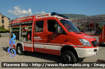 Mercedes-Benz Sprinter 4x4 III serie
Vigili del Fuoco
Distretto della Vallagarina
Corpo Volontario di Mori (TN)
Allestimento Kofler
VF 4H8 TN
Parole chiave: Mercedes-Benz Sprinter_4x4_IIIserie VF4H8TN