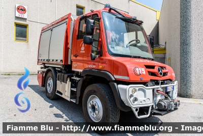 Mercedes-Benz Unimog U218
Vigili del Fuoco
Unione Distrettuale delle Giudicarie
Corpo Volontario di Condino (TN)
Allestimento Divitec
VF 4J1 TN
Parole chiave: Mercedes-Benz Unimog U218 VF4J1TN