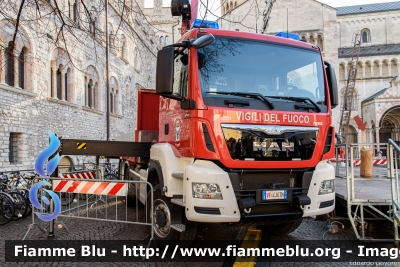 Man TGS 28.480 II serie
Vigili del Fuoco
Unione Distrettuale di Trento
Veicolo ospitato dal Corpo di Fornace (TN)
VF 4J6 TN
Parole chiave: Man TGS_28.480_IIserie VF4J6TN Santa_Barbara_2019