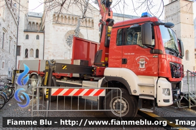 Man TGS 28.480 II serie
Vigili del Fuoco
Unione Distrettuale di Trento
Veicolo ospitato dal Corpo di Fornace (TN)
VF 4J6 TN
Parole chiave: Man TGS_28.480_IIserie VF4J6TN Santa_Barbara_2019