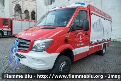 Mercedes-Benz Sprinter 4x4 III serie restyle
Vigili del Fuoco
Unione Distrettuale di Trento
Corpo Volontario di Villazzano
Allestimento Fulmix
VF 8J1 TN
Parole chiave: Mercedes-Benz Sprinter_4x4_IIIserie_restyle VF8J1TN Santa_BArbara_2019