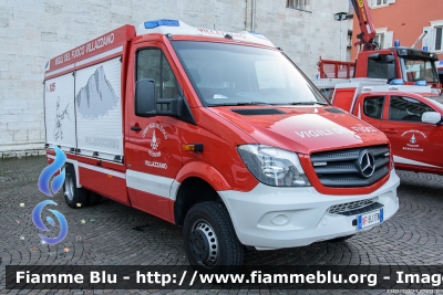 Mercedes-Benz Sprinter 4x4 III serie restyle
Vigili del Fuoco
Unione Distrettuale di Trento
Corpo Volontario di Villazzano
Allestimento Fulmix
VF 8J1 TN
Parole chiave: Mercedes-Benz Sprinter_4x4_IIIserie_restyle VF8J1TN Santa_BArbara_2019