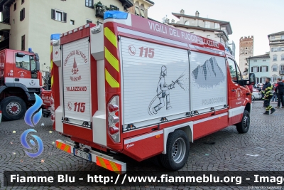 Mercedes-Benz Sprinter 4x4 III serie restyle
Vigili del Fuoco
Unione Distrettuale di Trento
Corpo Volontario di Villazzano
Allestimento Fulmix
VF 8J1 TN
Parole chiave: Mercedes-Benz Sprinter_4x4_IIIserie_restyle VF8J1TN Santa_BArbara_2019