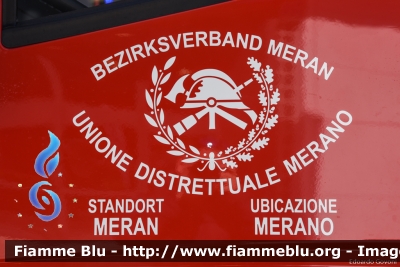 Iveco EuroCargo 160E32 IV serie
Vigili del Fuoco
Unione Distrettuale Merano (BZ)
Bezirksverband Meran
Veicolo ospitato dal Corpo di Merano
Autoscala M32L-AT da 32 metri articolata allestimento Magirus
VF FW 3BD
Parole chiave: Iveco EuroCargo_160E32_IVserie VFFW3BD Civil_Protect_2018