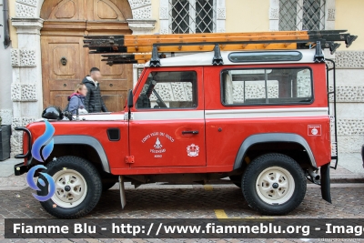 Land Rover Defender 90
Vigili del Fuoco
Unione Distrettuale di Trento
Corpo Volontario di Meano (TN)
VF H23 TN
Parole chiave: Land-Rover Defender_90 VFH23TN Santa_Barbara_2019