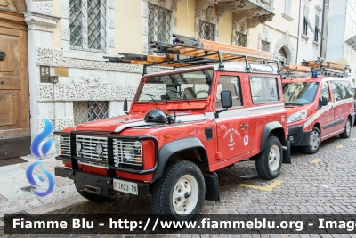 Land Rover Defender 90
Vigili del Fuoco
Unione Distrettuale di Trento
Corpo Volontario di Meano (TN)
VF H23 TN
Parole chiave: Land-Rover Defender_90 VFH23TN Santa_Barbara_2019