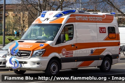 Mercedes-Benz Sprinter III serie restyle
Croce Bianca Bolzano
Weisses Kreuz Bozen
Allestita Ambulanz Mobile - Otaris Light
WK 415 - 767
PC ZS 0NL
Parole chiave: Mercedes-Benz Sprinter_IIIserie_restyle PCZS0NL