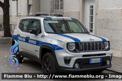 Jeep Renegade restyle
Polizia Municipale - StadtPolizei
Merano - Meran (BZ)
Allestita Bertazzoni
Codice Automezzo: G
POLIZIA LOCALE YA 993 AP
Parole chiave: Jeep Renegade_restyle POLIZIALOCALEYA993AP