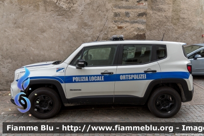 Jeep Renegade restyle
Polizia Municipale - StadtPolizei
Merano - Meran (BZ)
Allestita Bertazzoni
Codice Automezzo: F
POLIZIA LOCALE YA 994 AP
Parole chiave: Jeep Renegade_restyle POLIZIALOCALEYA994AP