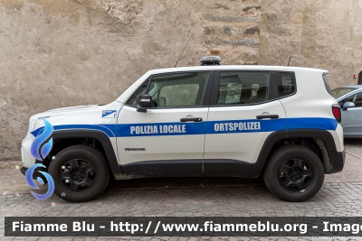 Jeep Renegade restyle
Polizia Municipale - StadtPolizei
Merano - Meran (BZ)
Allestita Bertazzoni
Codice Automezzo: F
POLIZIA LOCALE YA 994 AP
Parole chiave: Jeep Renegade_restyle POLIZIALOCALEYA994AP