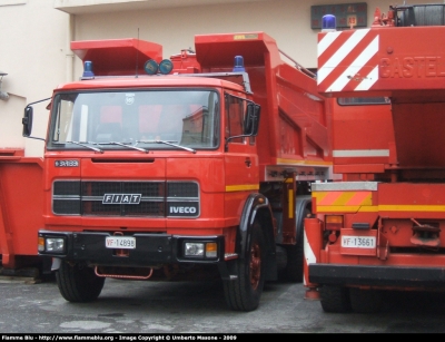 Fiat Iveco 300PC
Vigili del Fuoco
Comando Provinciale di Genova
Allestimento Baribbi con
impianto scarrabile a gancio e
cisterna scarrabile per trasporto e
distribuzione di acqua potabile
e riserva d'acqua per grandi incendi
VF 14898
Parole chiave: Fiat Iveco 300PC VF14898