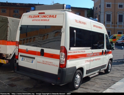 Fiat Ducato X250
Polizia Municipale Pisa
Parole chiave: Fiat Ducato_X250 Giornate_della_Protezione_Civile_Pisa_2007