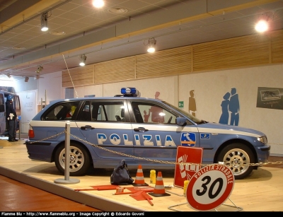 Bmw 320 E46 Touring II serie
Polizia di Stato
Polizia Stradale 
Esemplare esposto presso il Museo delle auto della Polizia di Stato
POLIZIA F0333
Parole chiave: Bmw 320_E46_Touring_IIserie POLIZIAF0333 Museo_delle_auto_della_Polizia_di_Stato