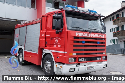 Scania 143H
Vigili del Fuoco
Unione Distrettuale della Bassa Val Venosta
Bezirksverband Untervinschgau
Ospitato dal Corpo Volontario di Silandro (BZ)
Allestimento Lohr
VF 0S6 BZ
Parole chiave: Scania 143H VF0S6BZ